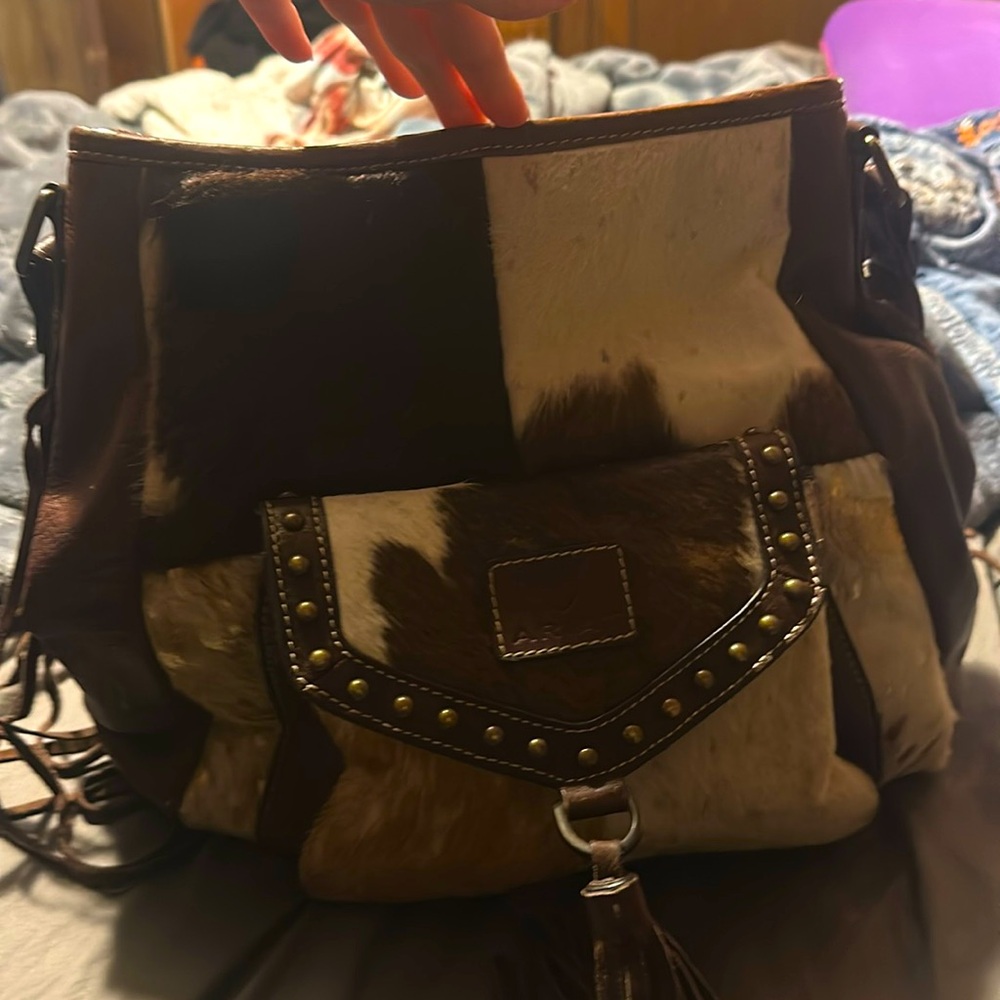 Selling my Ariat Gun purse